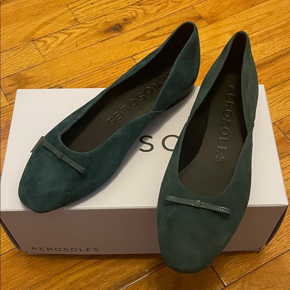 AEROSOLES Green Suede Bow Ballet Flats Size 7